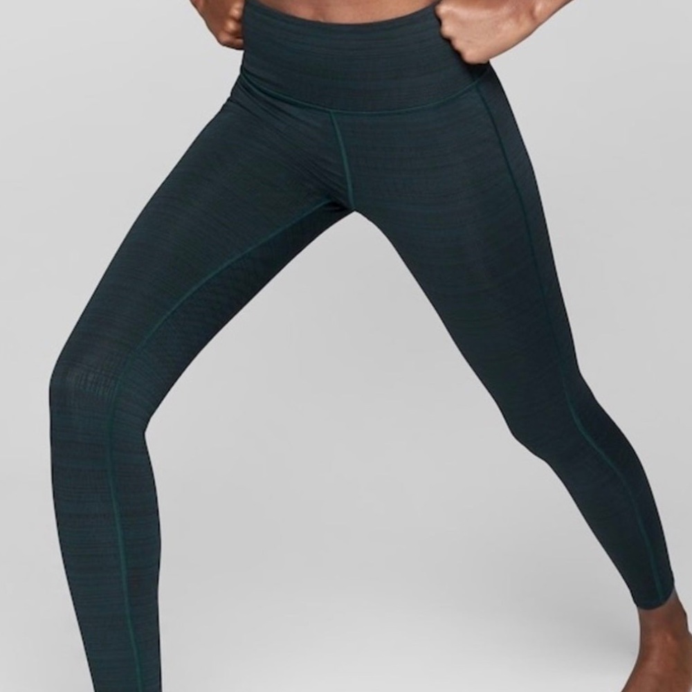 Athleta High Rise Leggings Black + Green Ripple Jacquard Chaturanga. Size M.